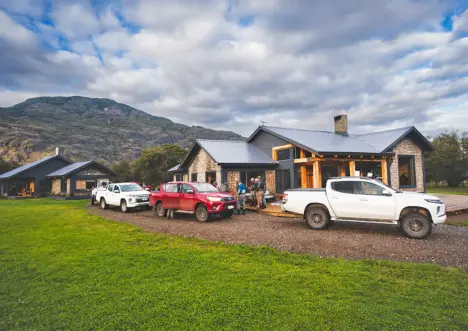 Vehicles in front of the lodge at El Saltamontes Lodge - Lean Herrainz photo
