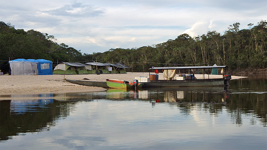 Tent camp on the Mataveni River in Colombia