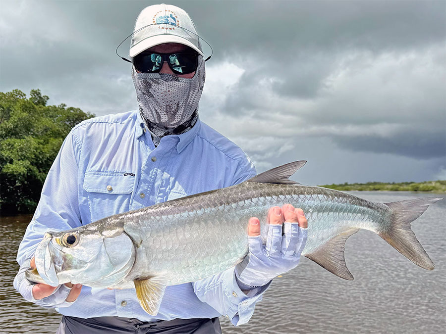 Angler holding tarpon at ESB Lodge